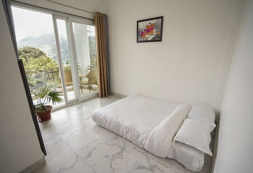 בית מלון כפרי Chirping Hills Resort,bhimtal