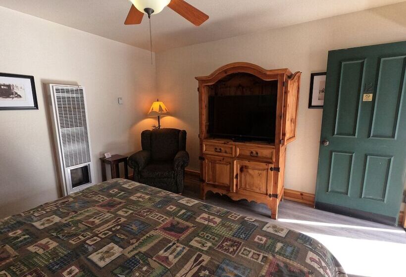 בית מלון כפרי Creekside Lodge