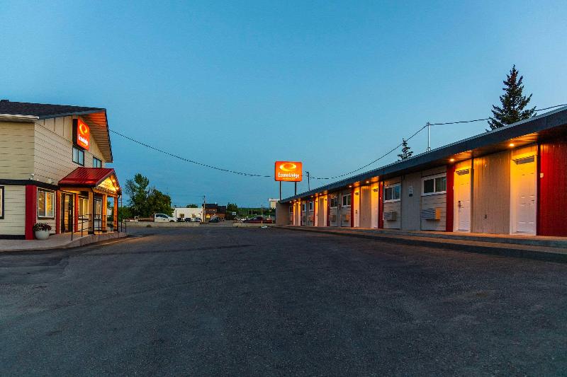 فندق Econo Lodge Inn & Suites