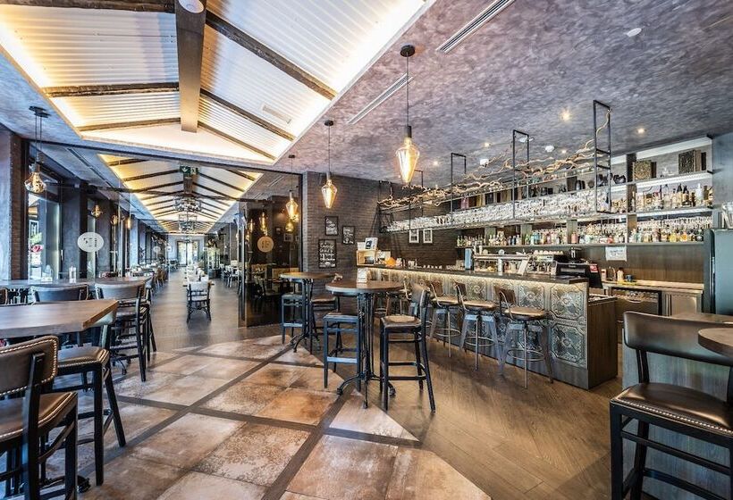 هتل Europa Komárno