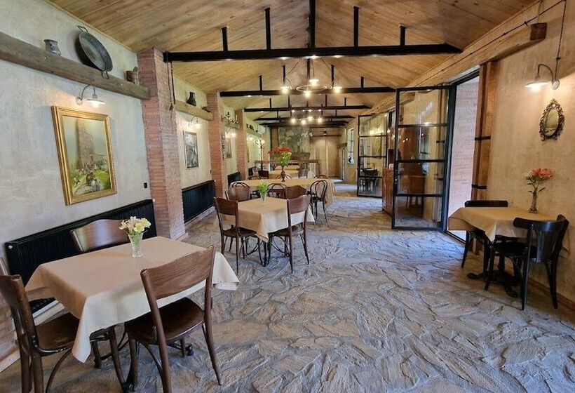 هتل Giorgi Ushikishvili Chateau Celler