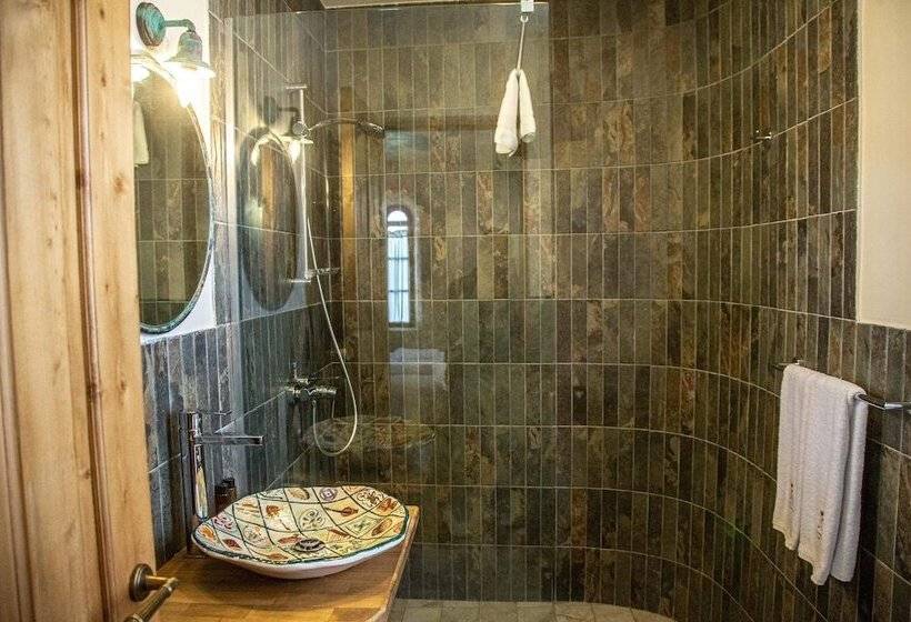 هتل Giorgi Ushikishvili Chateau Celler