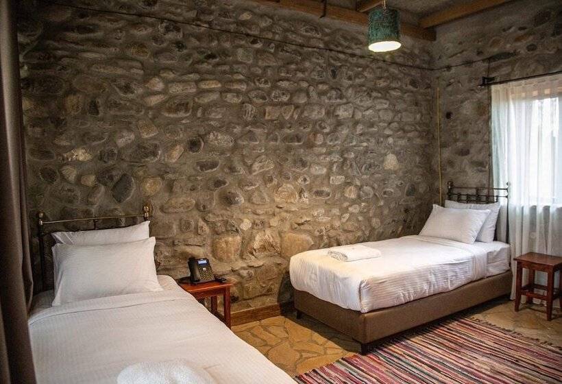 هتل Giorgi Ushikishvili Chateau Celler