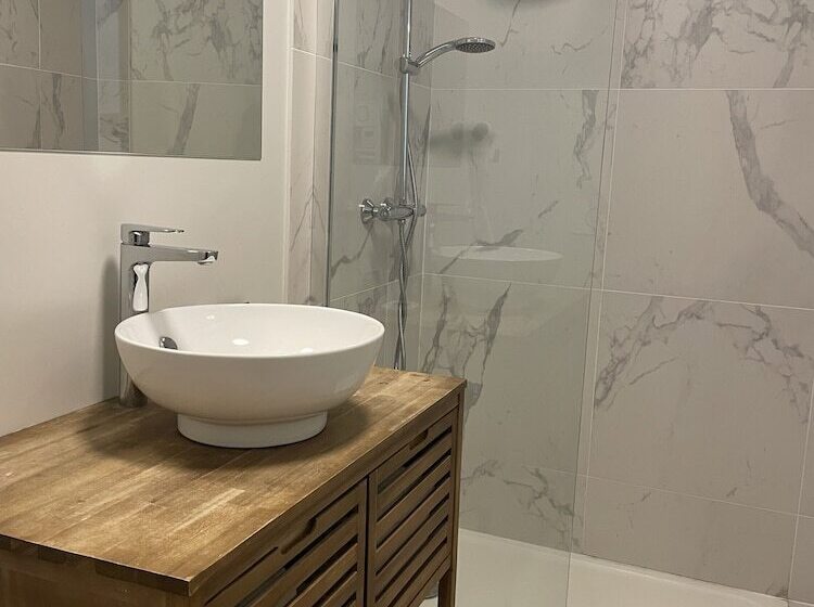 فندق La Tour Aux Crabes