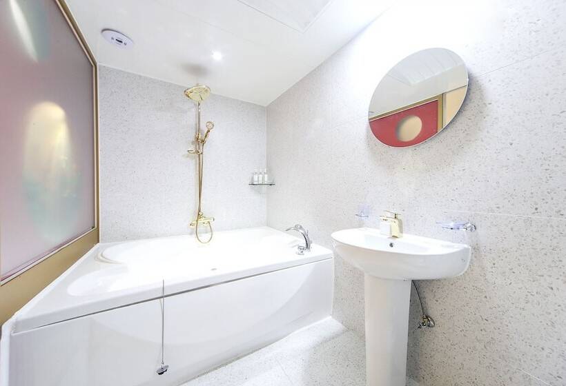 Hotel Masan First Class