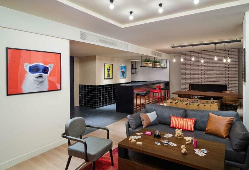 Hotel Moxy Seoul, Myeongdong