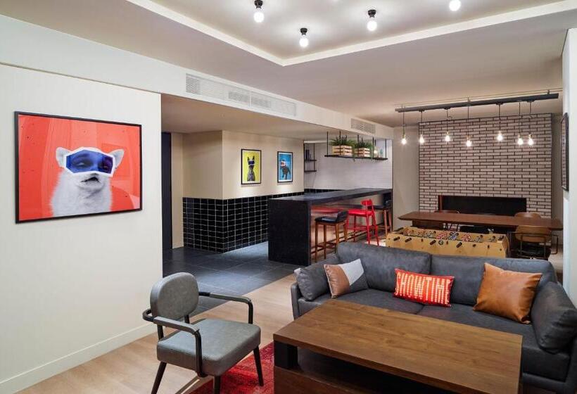 Hotel Moxy Seoul, Myeongdong