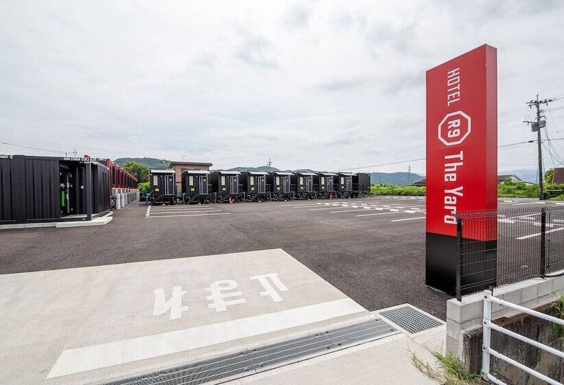 فندق R9 The Yard Uki