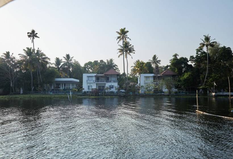 בית מלון כפרי Seclude By The Lake Alleppey