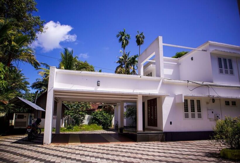 בית מלון כפרי Seclude By The Lake Alleppey