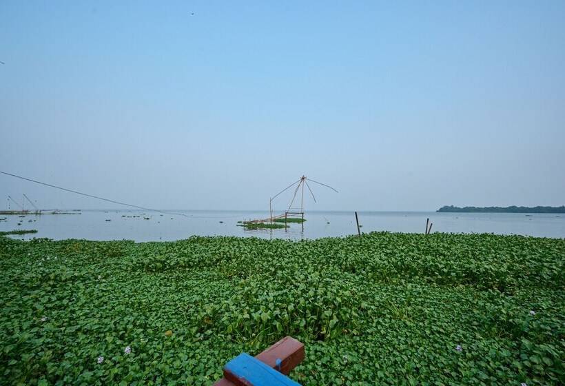 בית מלון כפרי Seclude By The Lake Alleppey