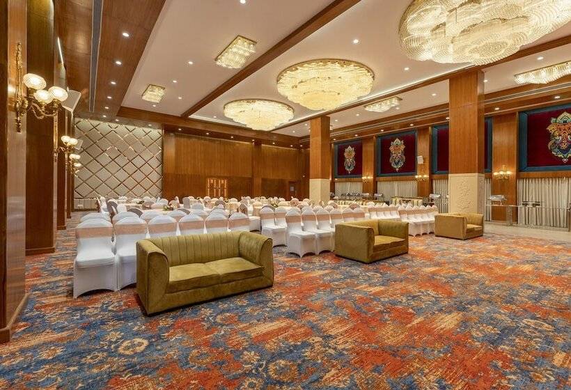 فندق Shyama Sarovar Portico