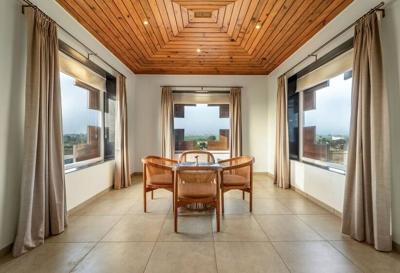 فندق Shyama Sarovar Portico