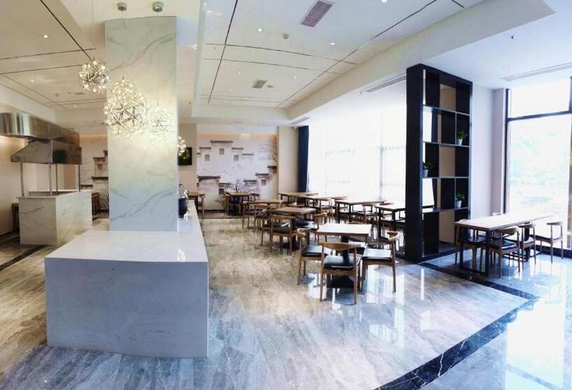 Starway Hotel Nanchang Honggu Middle Avenue Qiushui Square