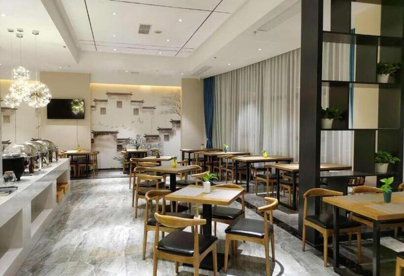 Starway Hotel Nanchang Honggu Middle Avenue Qiushui Square