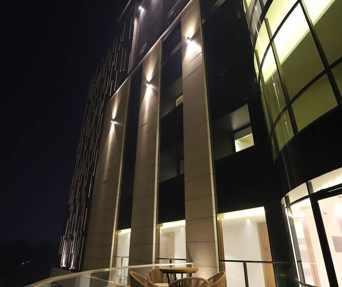 The Pristine Hotel Kanpur