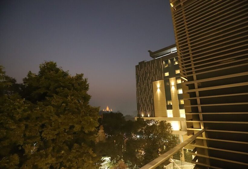 The Pristine Hotel Kanpur