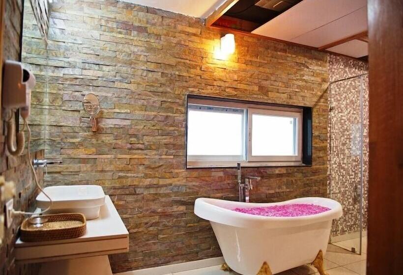 Wild Rose Resort And Spa