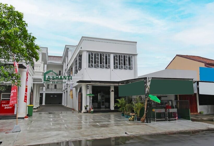 هتل Capital O 92105 A'shanti Inn