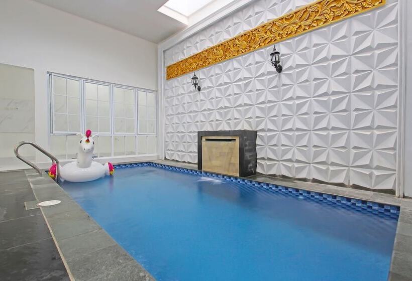 هتل Capital O 92105 A'shanti Inn