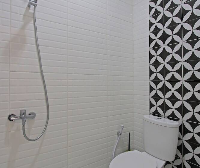 هتل Capital O 92105 A'shanti Inn