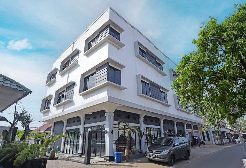 בית מלון כפרי Capital O 92096 Kuala Ulee Lheue Residence Syariah