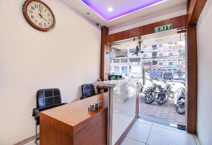 Отель Fabexpress Aditya Regency