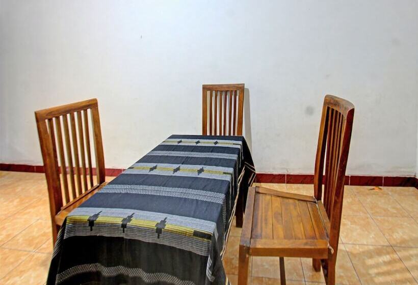 호텔 Spot On 91981 Diwi Homestay