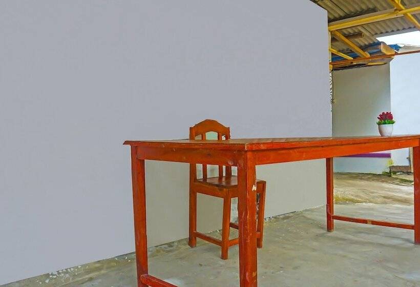 Отель Spot On 92154 Nusasari Guest House