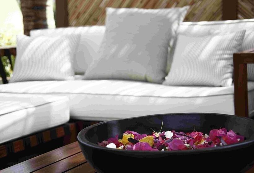 O Beach Hotel & Resort