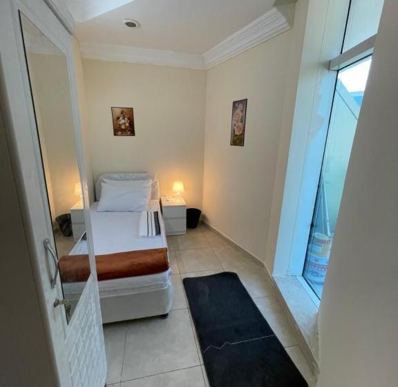 Pharaohs Inn Deira Hostel