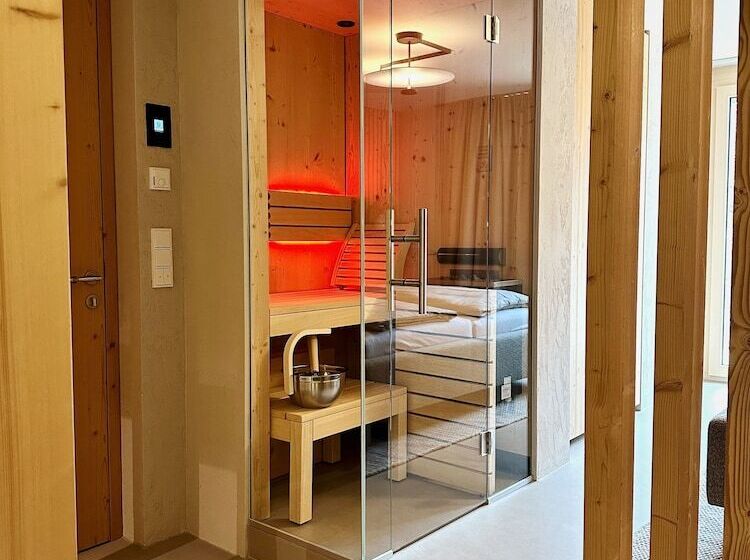 4 Monkeys Apartments