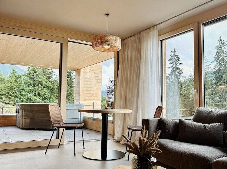 4 Monkeys Apartments