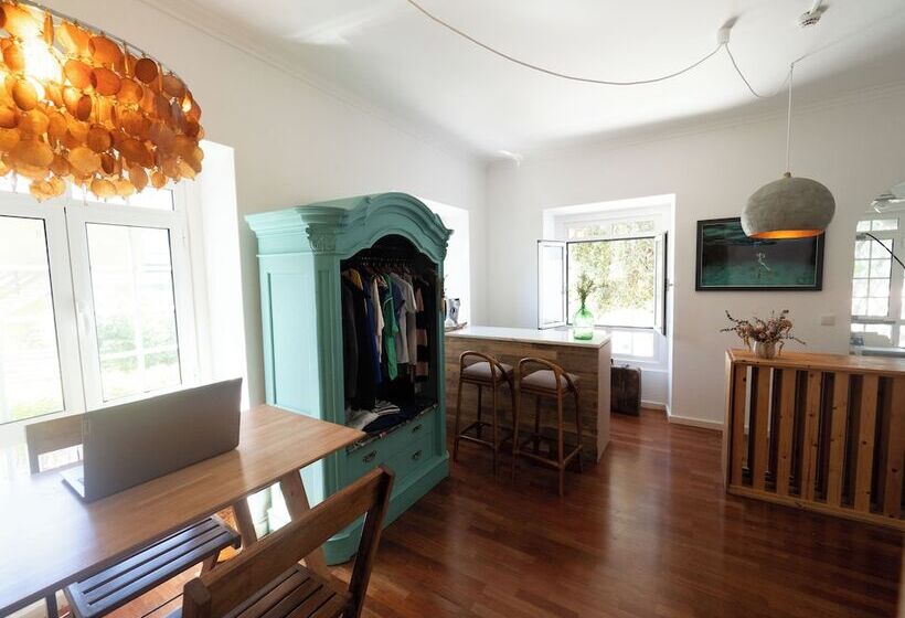 Общежитие Impact Beach House