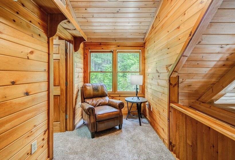 Bear Track Falls Retreat Mtn. Getaway!