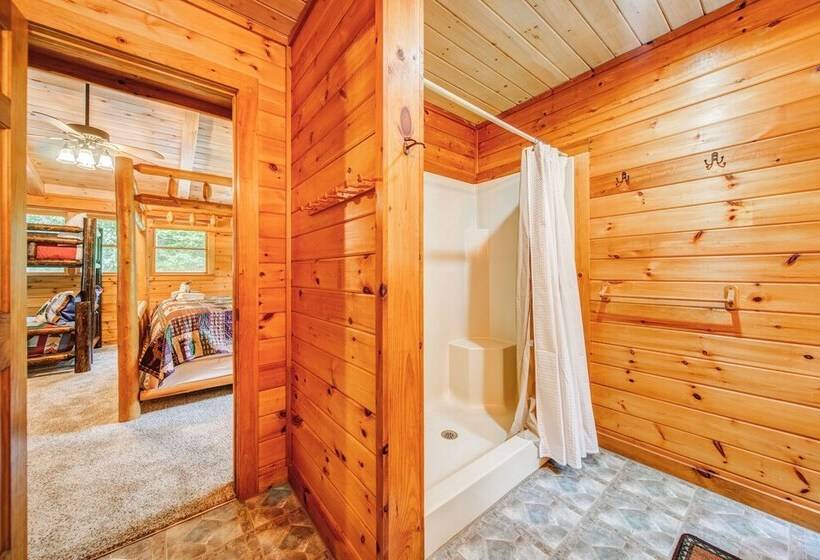 Bear Track Falls Retreat Mtn. Getaway!