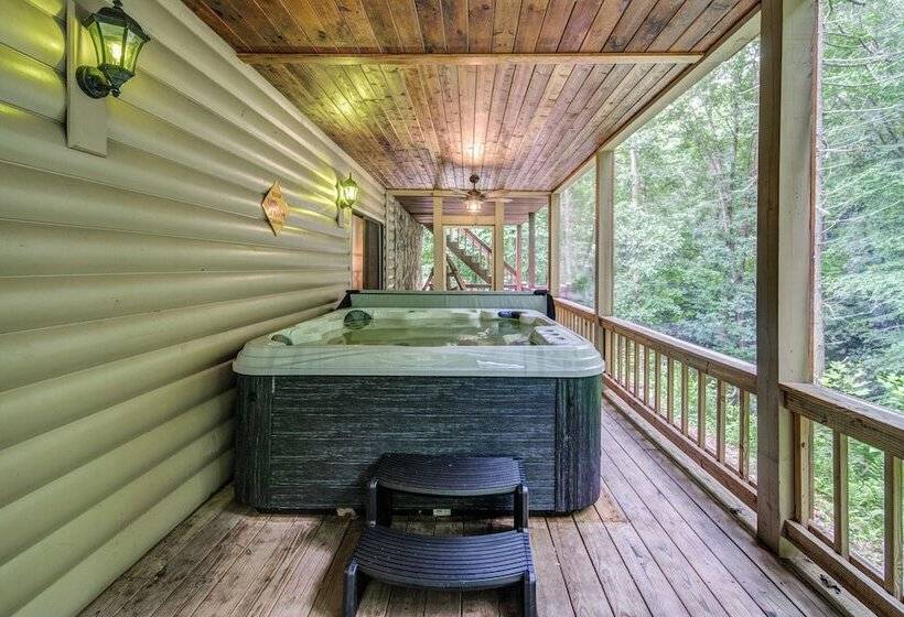 Bear Track Falls Retreat Mtn. Getaway!