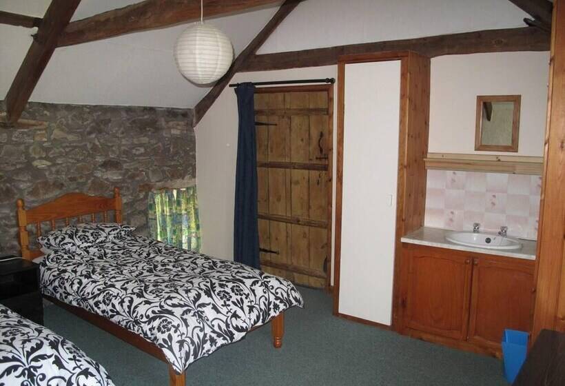 Beautiful Large Rural Cottage Near Pencader