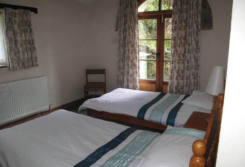 Beautiful Large Rural Cottage Near Pencader