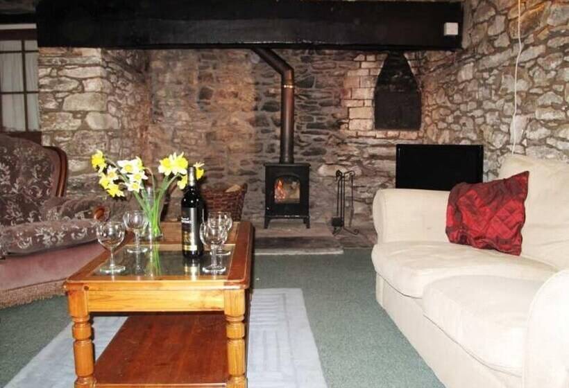 Beautiful Large Rural Cottage Near Pencader
