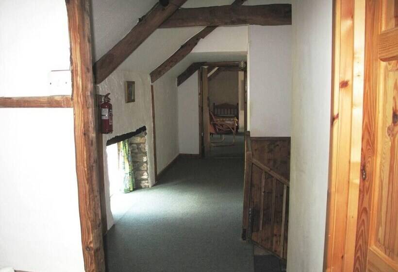 Beautiful Large Rural Cottage Near Pencader