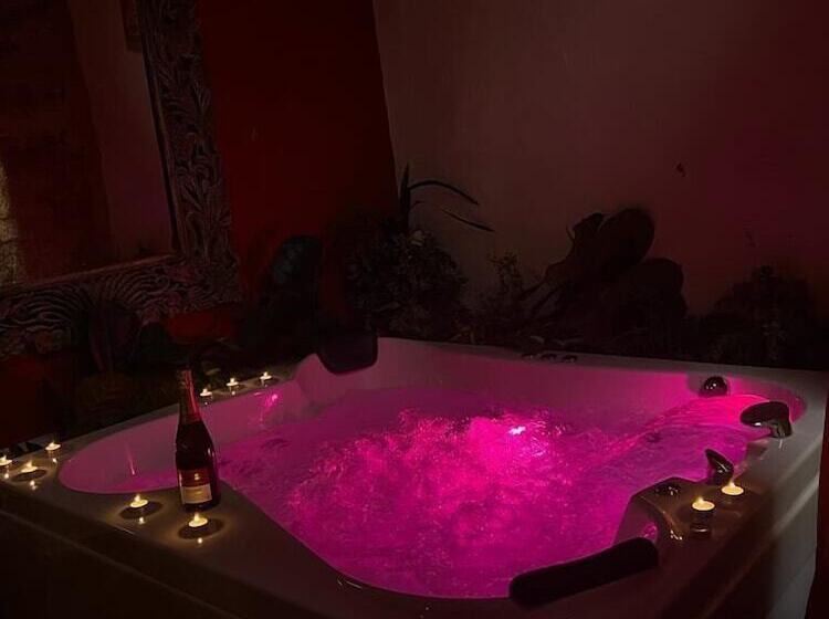 تختخواب و صبحانه Calua Luxury Museum