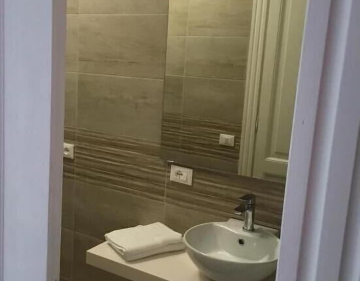 تختخواب و صبحانه D&c