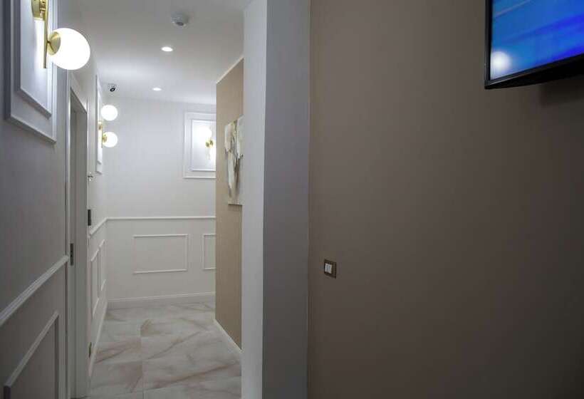 تختخواب و صبحانه Operaprimasuite