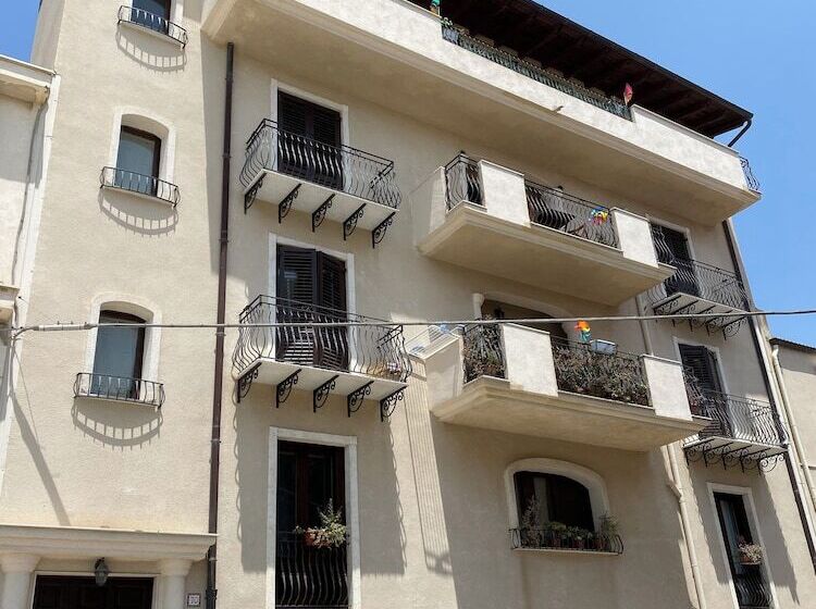 مبيت وإفطار Scala Dei Turchi Palace Suites