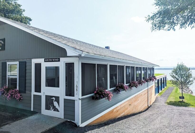 مبيت وإفطار The North Hero House Inn & Restaurant