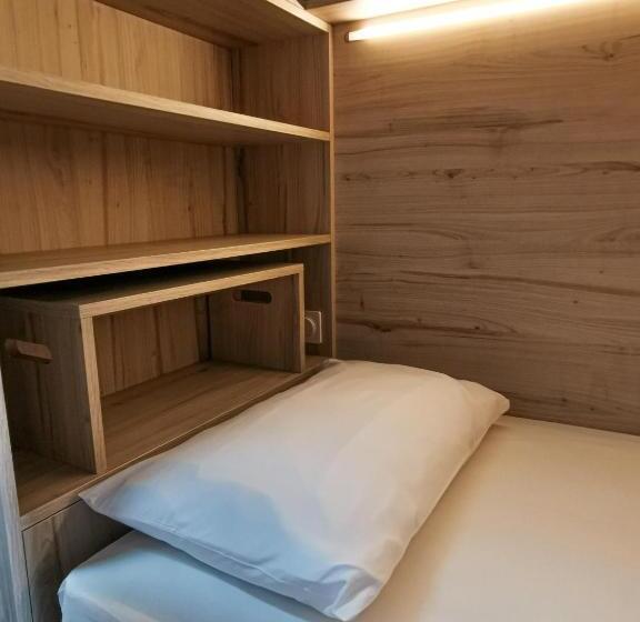 Bloom Hostel Bar & Garden