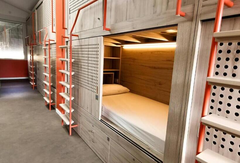 Bloom Hostel Bar & Garden