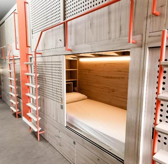 Bloom Hostel Bar & Garden