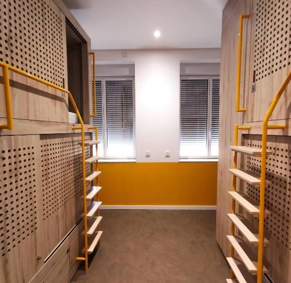 Bloom Hostel Bar & Garden